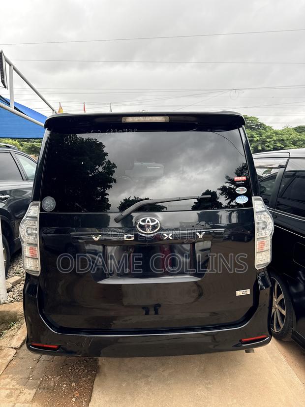 Toyota Voxy X 2WD 8-Seater 2012 Black