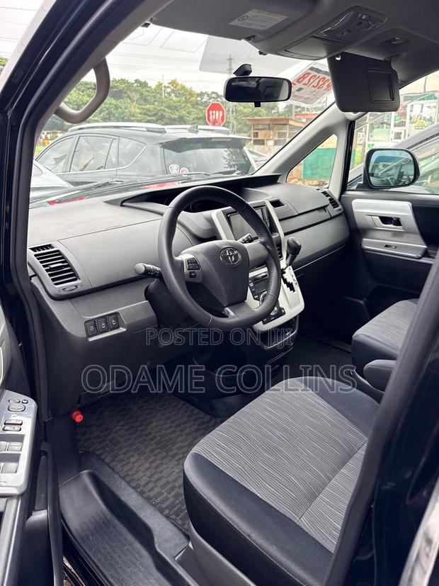 Toyota Voxy X 2WD 8-Seater 2012 Black