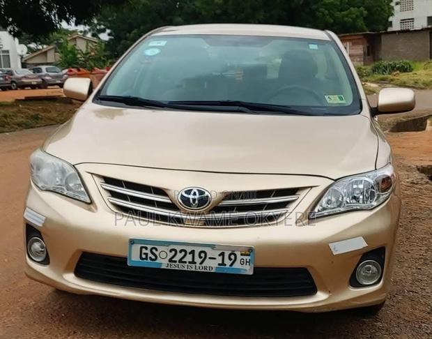 Toyota Corolla LE 4dr Sedan (1.8L 4cyl 4A) 2012 Gold
