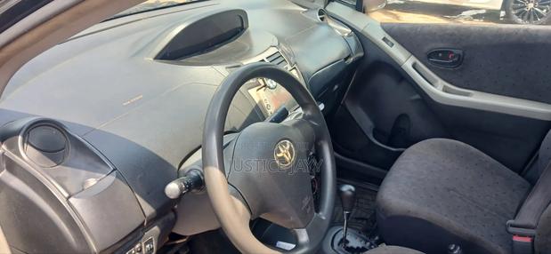 Toyota Vitz 2010 Black