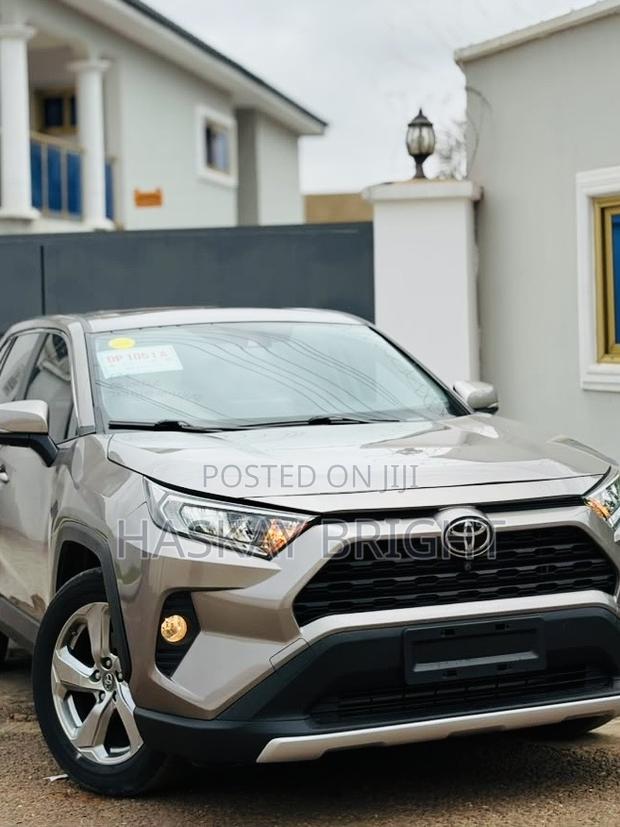 Toyota RAV4 2021 Brown
