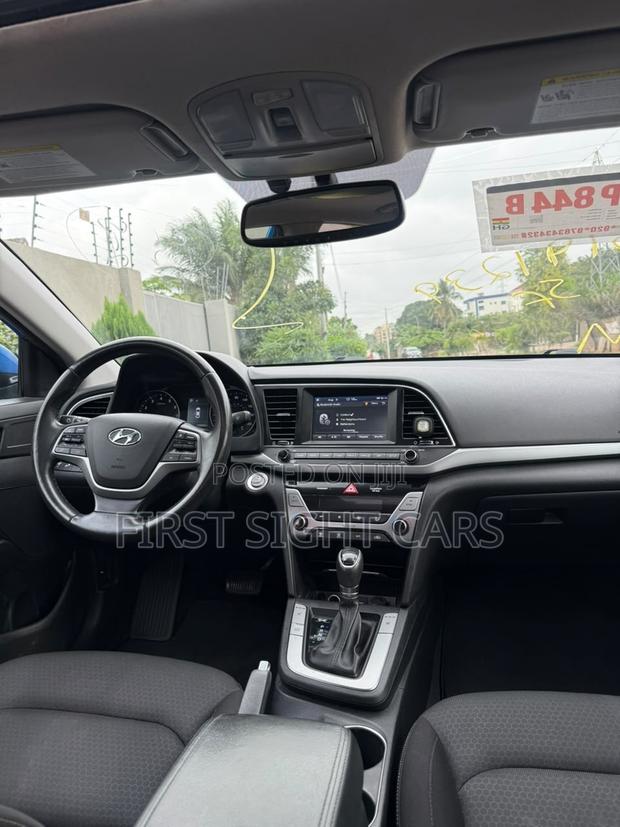 Hyundai Elantra Limited Sedan FWD (2.0L 4cyl 6A) 2017 Blue