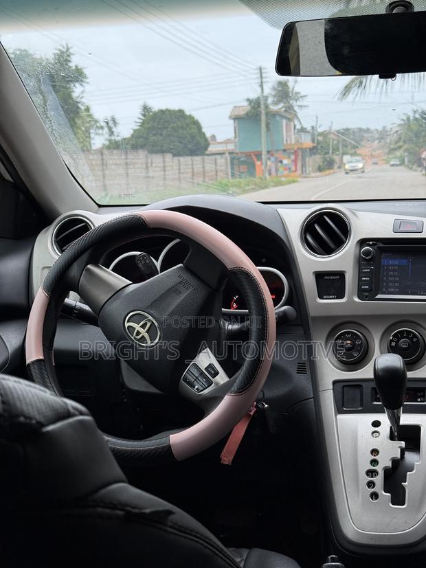Toyota Matrix L Hatchback FWD (1.8L 4cyl) 2014 White