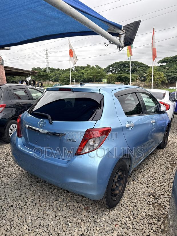 Toyota Vitz 1.3 FWD 5dr 2013 Blue