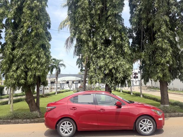 Toyota Yaris 2017 Red