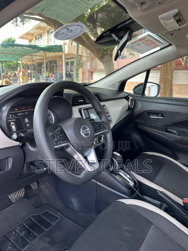 Nissan Versa 1.6 SV 2021 Black