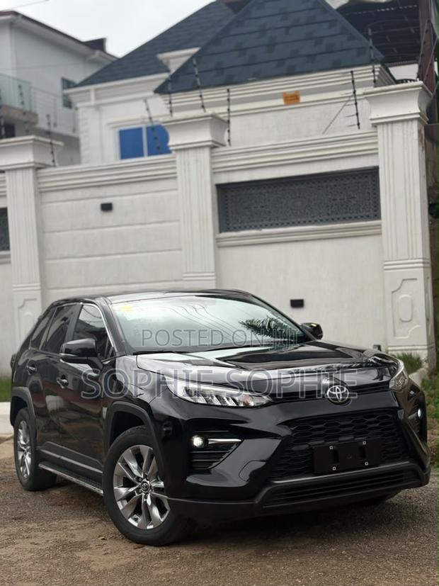 Toyota RAV4 XLE Premium FWD 2024 Black