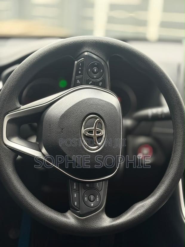 Toyota RAV4 XLE Premium FWD 2024 Black