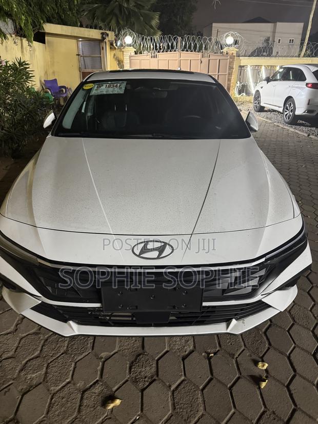 Hyundai Elantra 2025 White