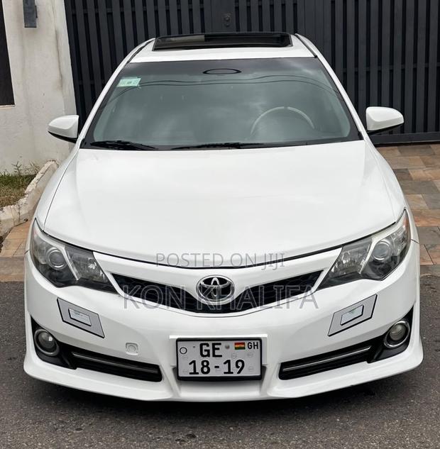 Toyota Camry SE 4dr Sedan (2.5L 4cyl 6A) 2014 White