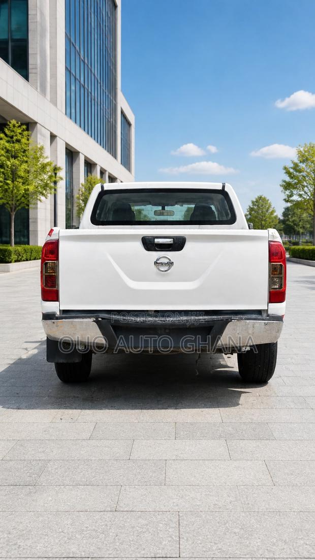 Nissan Navara 2019 White