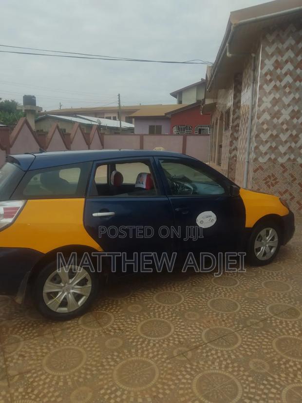Toyota Matrix L Hatchback FWD (1.8L 4cyl 5M) 2012 Blue