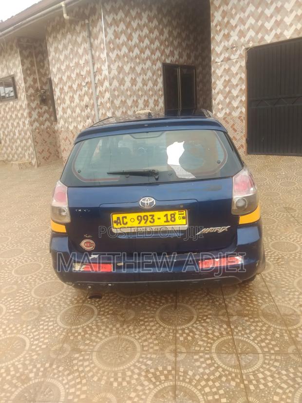 Toyota Matrix L Hatchback FWD (1.8L 4cyl 5M) 2012 Blue