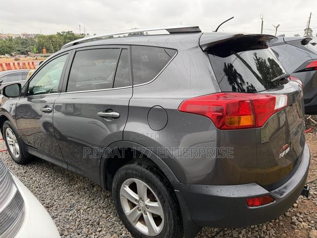 Toyota RAV4 XLE 4dr SUV AWD (2.5L 4cyl 6A) 2015 Gray