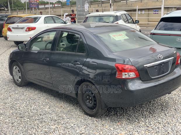 Toyota Yaris 2012 Gray