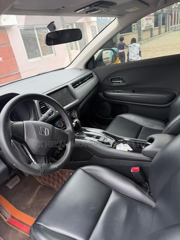 Honda Vezel 1.5 2WD 2021 White