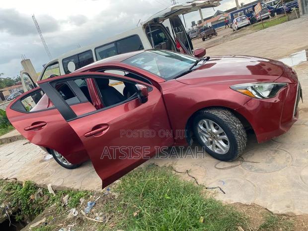 Toyota Yaris iA 1.5 FWD 2018 Red