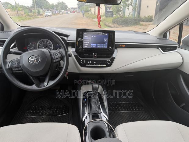 Toyota Corolla LE 2022 White