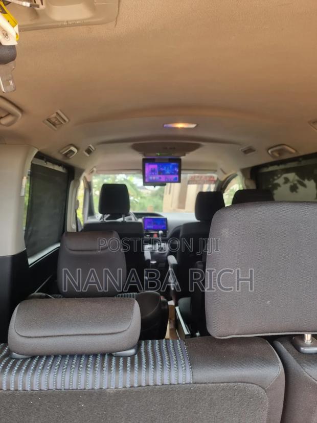 Toyota Voxy 2014 Beige