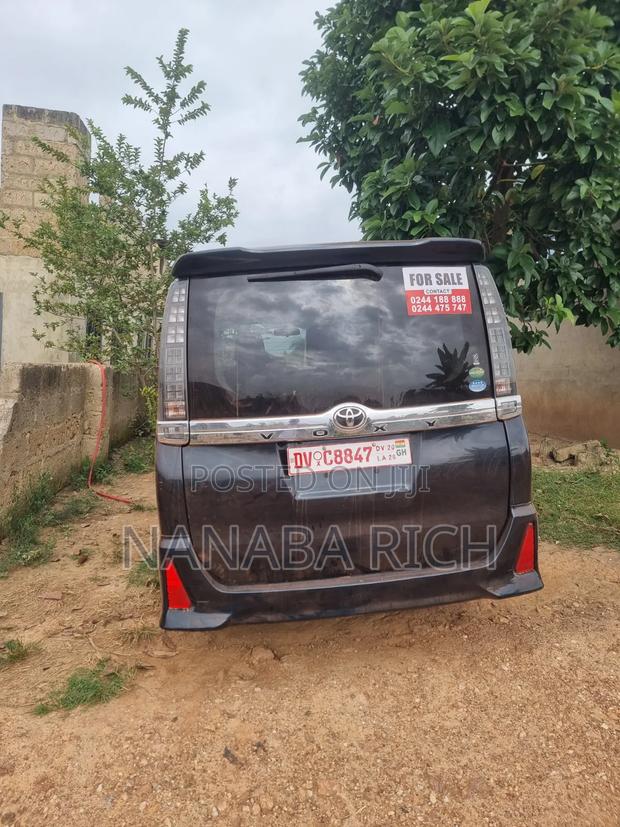 Toyota Voxy 2014 Beige