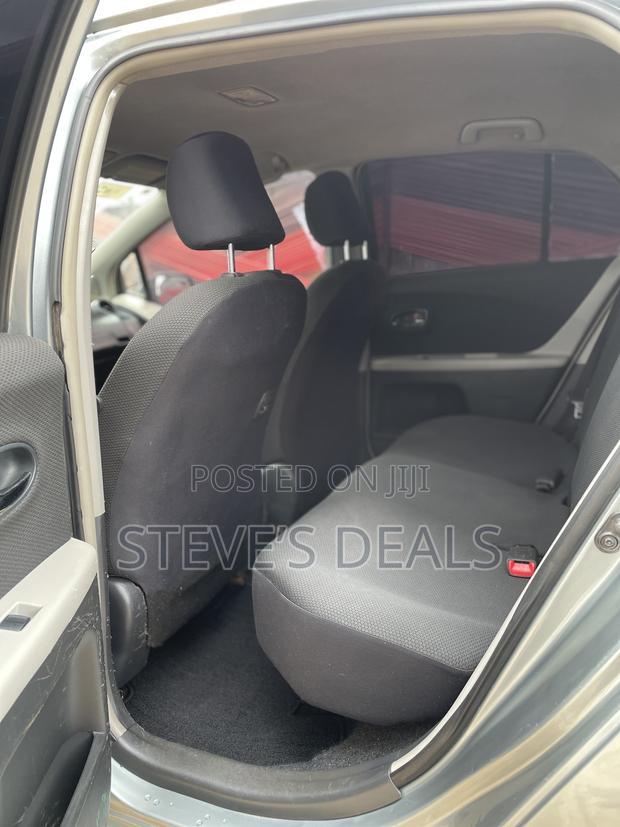 Toyota Vitz 1.3 FWD 5dr 2010 Gray