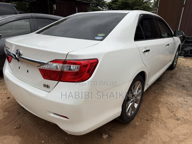 Toyota Camry LE 4dr Sedan (2.5L 4cyl 6A) 2013 White