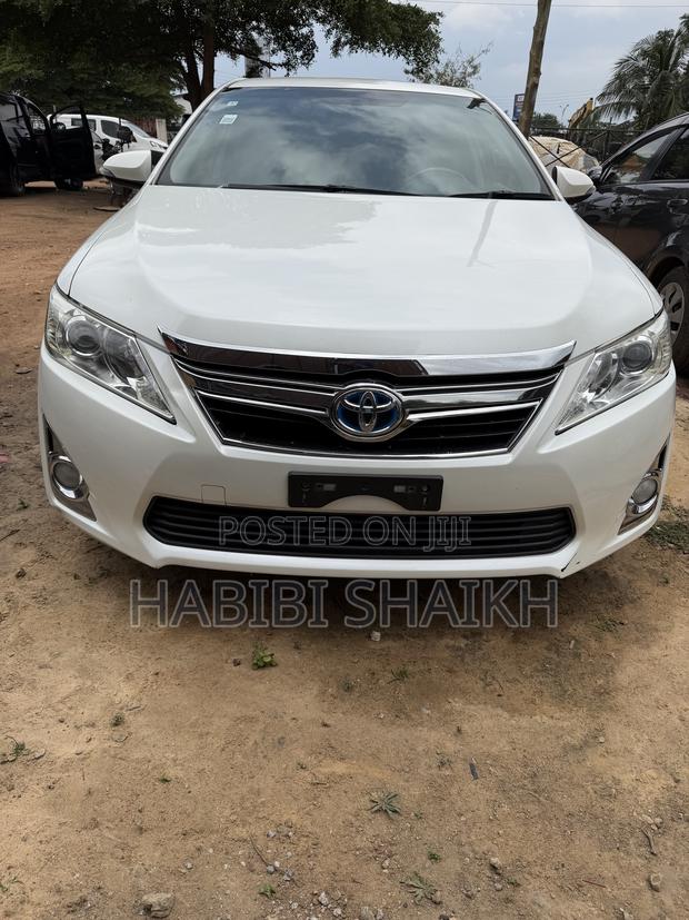 Toyota Camry LE 4dr Sedan (2.5L 4cyl 6A) 2013 White