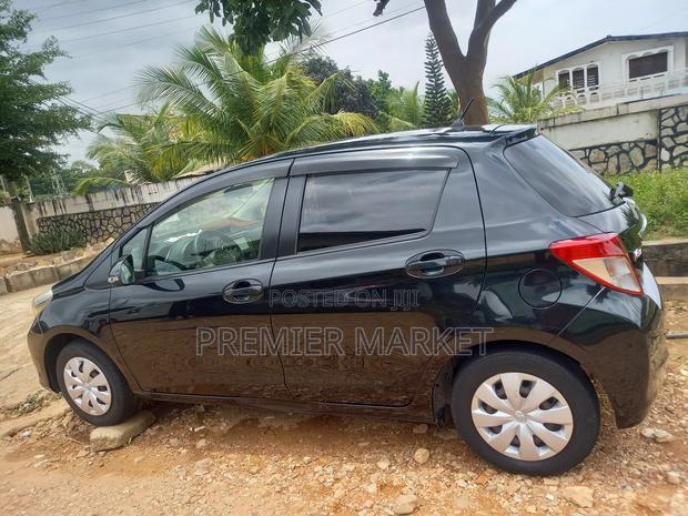 Toyota Vitz 1.3 FWD 5dr 2012 Black