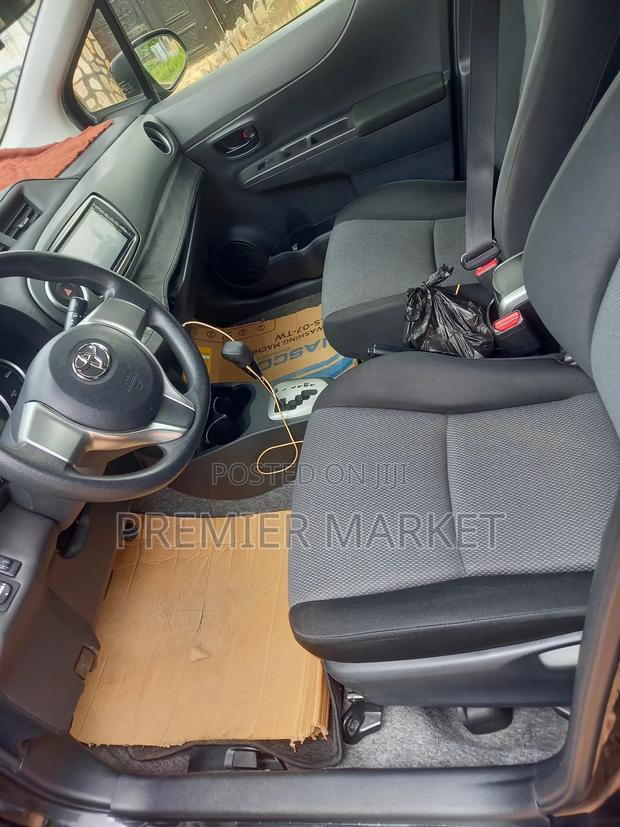 Toyota Vitz 1.3 FWD 5dr 2012 Black