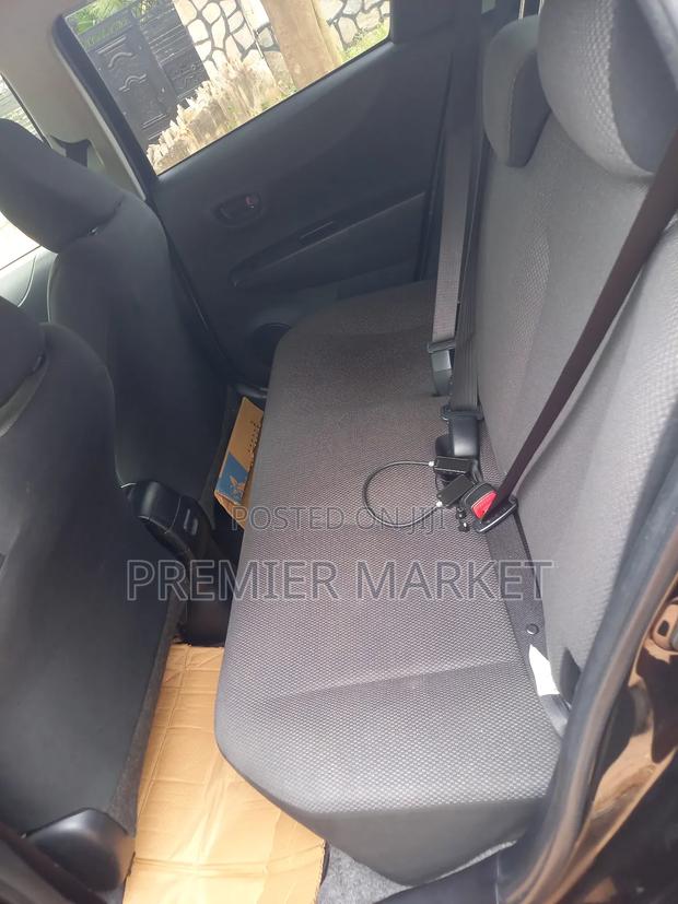 Toyota Vitz 1.3 FWD 5dr 2012 Black