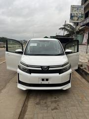 Toyota Voxy 2013 White for sale