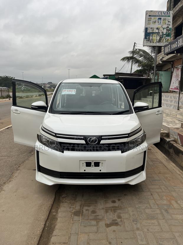 Toyota Voxy 2013 White
