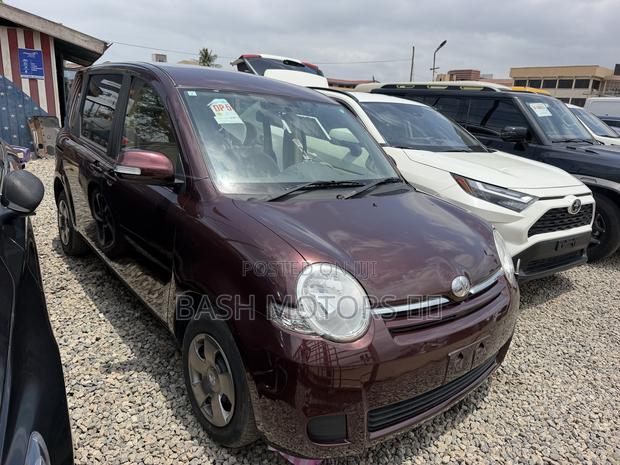 Toyota Sienta 1.5 AWD 2013 Brown