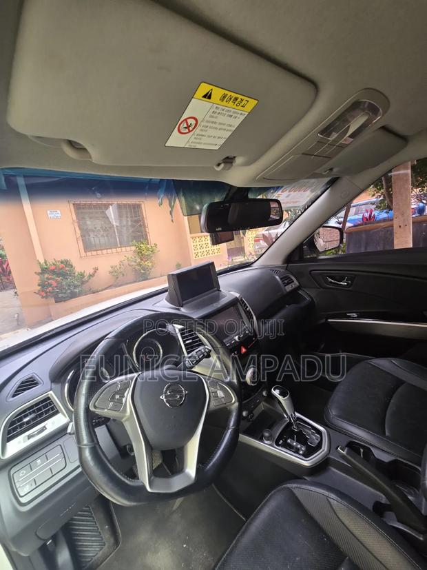 SsangYong Tivoli 2016 White