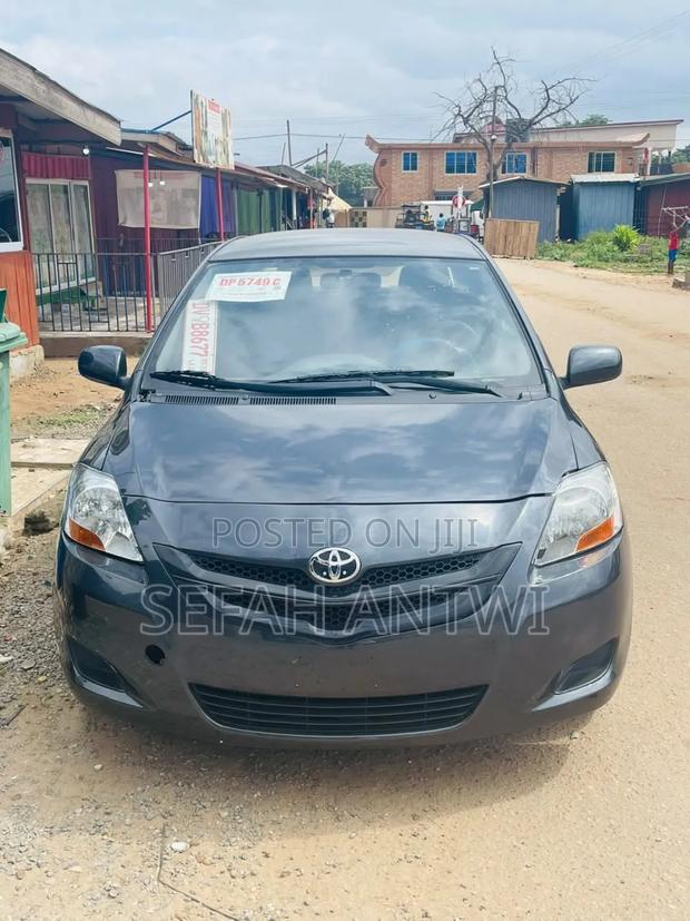 Toyota Yaris 2012 Gray