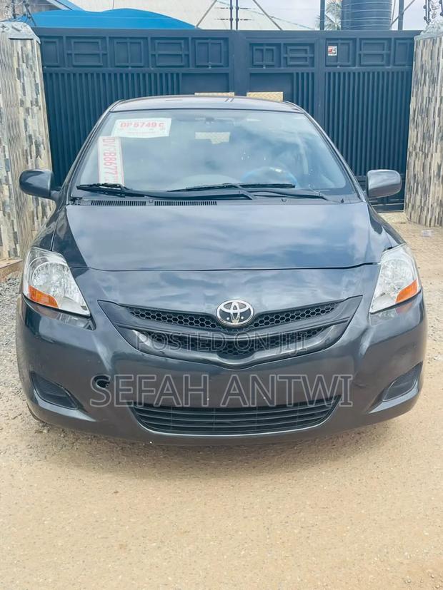 Toyota Yaris 2012 Gray