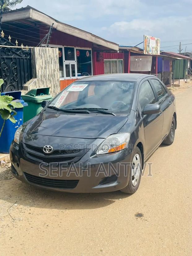 Toyota Yaris 2012 Gray