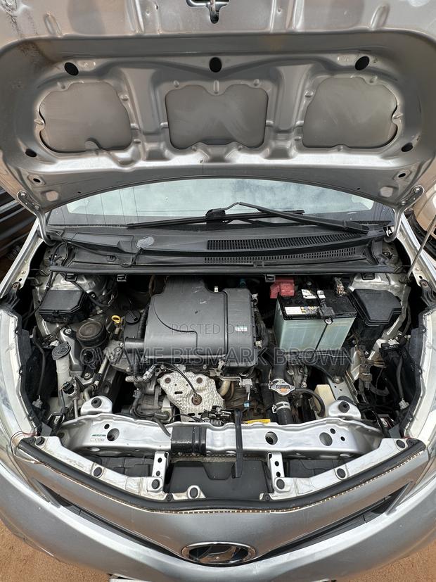 Toyota Vitz 1.3 AWD 3dr 2012 Gray