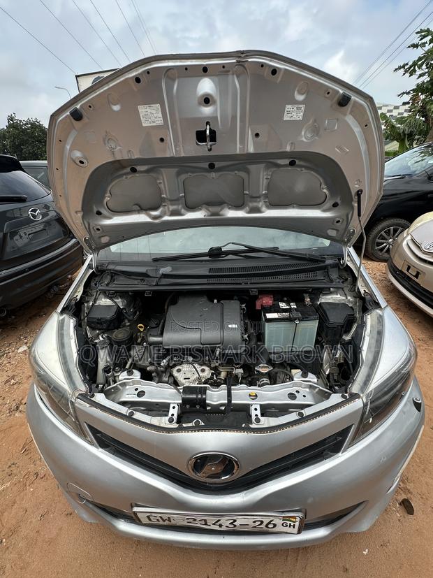 Toyota Vitz 1.3 AWD 3dr 2012 Gray