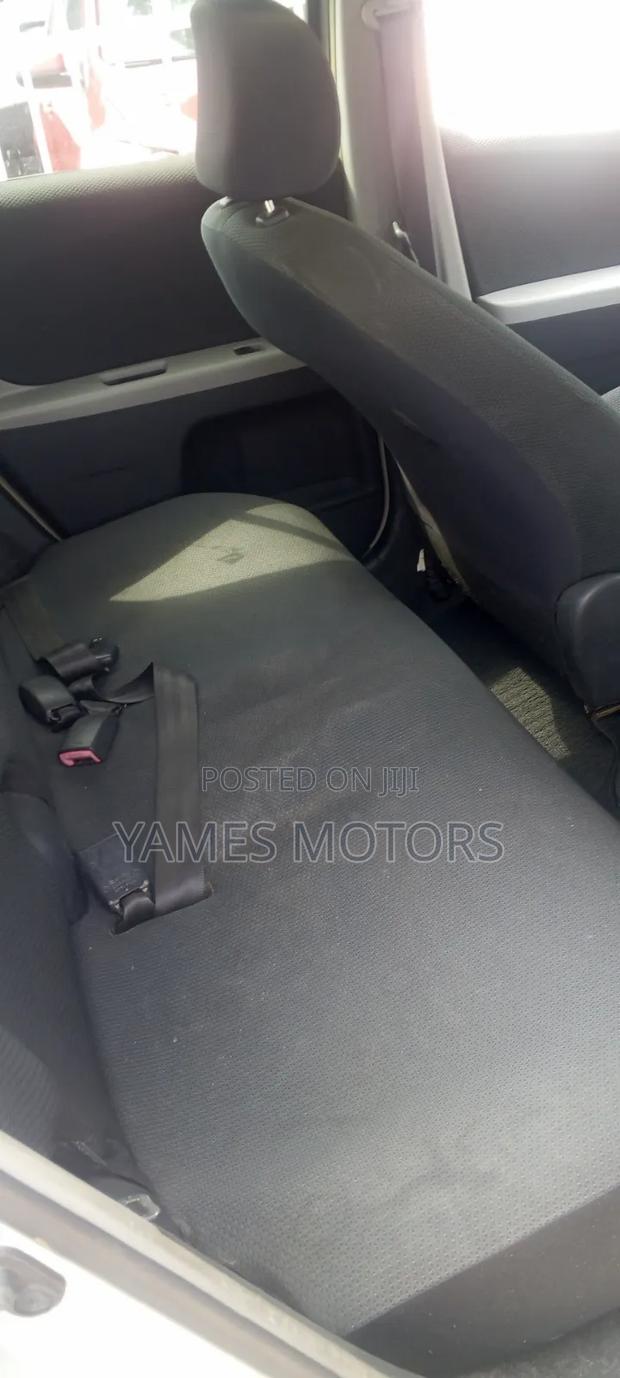 Toyota Vitz 2010 Silver