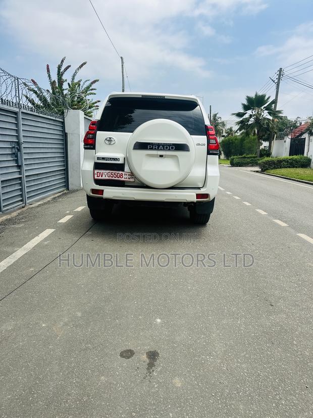 Toyota Land Cruiser Prado 2023