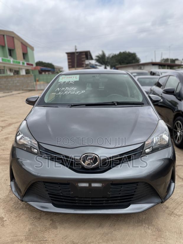 Toyota Vitz 1.3 FWD 5dr 2016 Gray