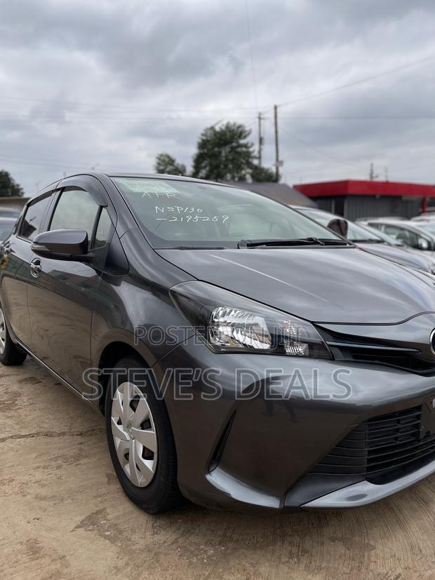 Toyota Vitz 1.3 FWD 5dr 2016 Gray