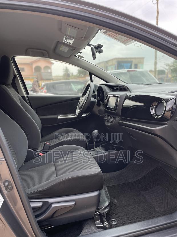 Toyota Vitz 1.3 FWD 5dr 2016 Gray