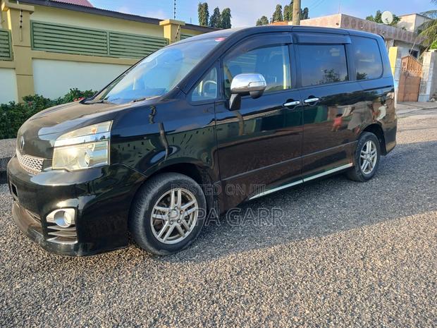 Toyota Voxy 2013 Black