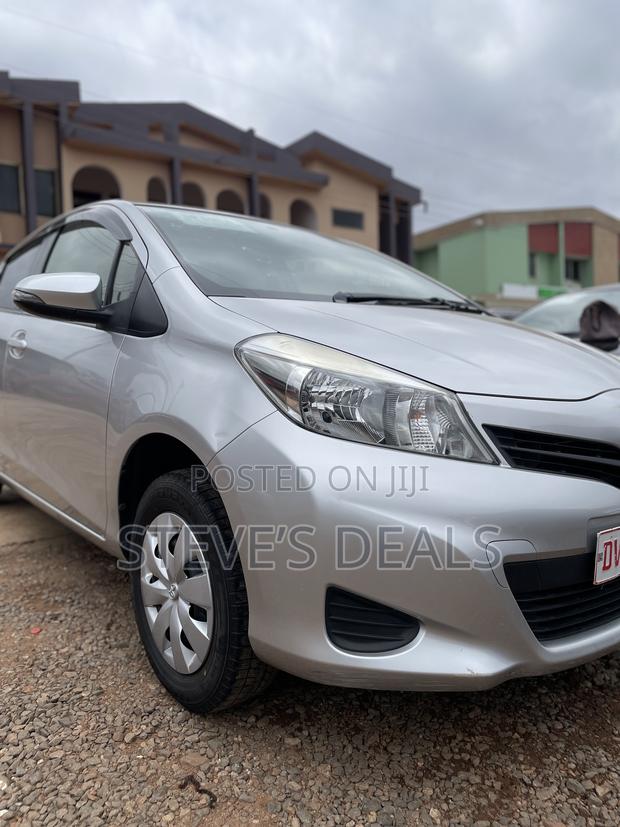 Toyota Vitz 1.3 FWD 5dr 2014 Silver