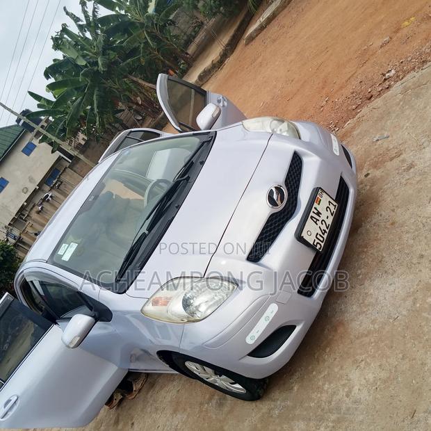 Toyota Vitz 2010 Silver