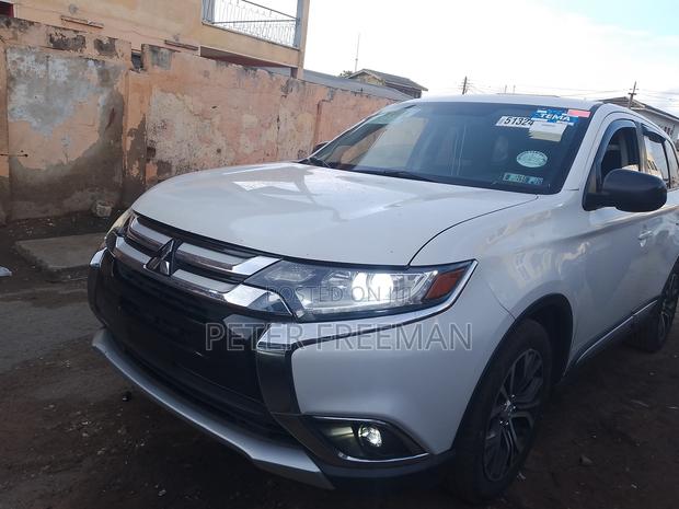 Mitsubishi Outlander 2017 White