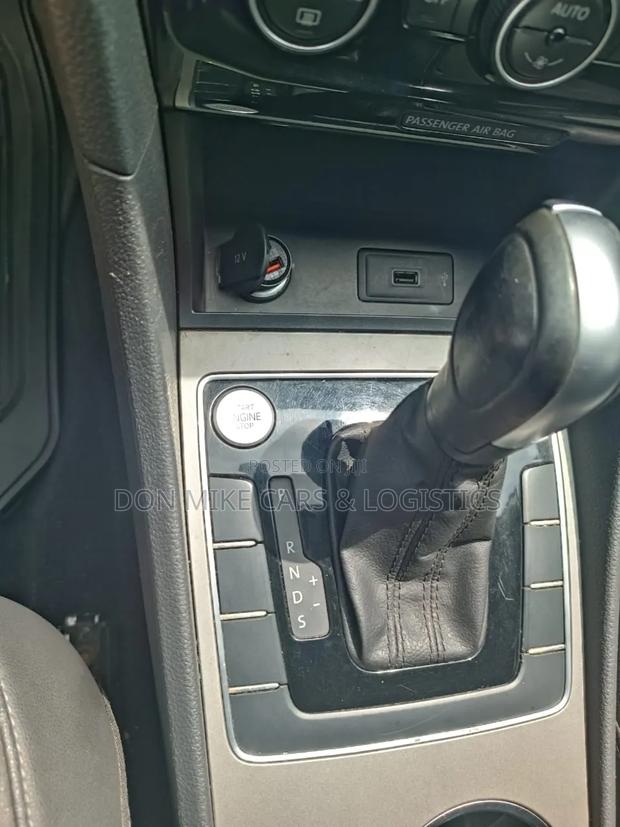 Volkswagen Passat 2021 Silver