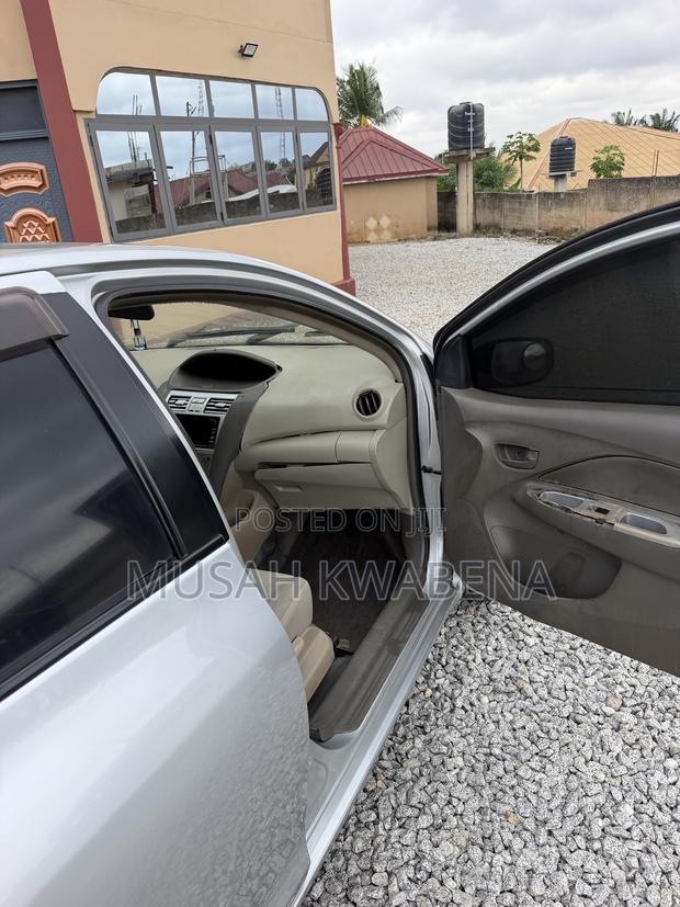 Toyota Belta 2010 Gray